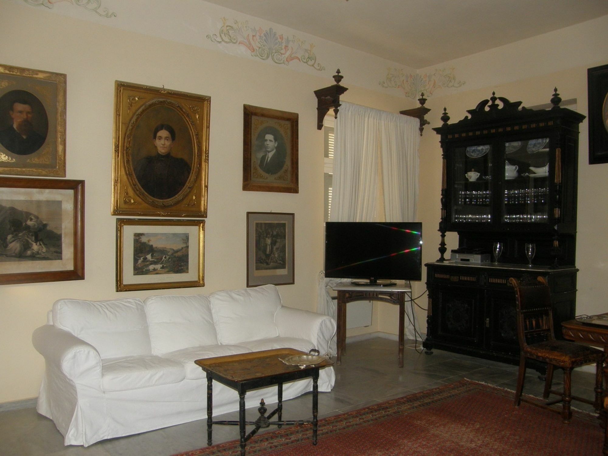 Aristocratic 19Th Century Neo Classical Mansion With Private Pool Foinikas Eksteriør billede